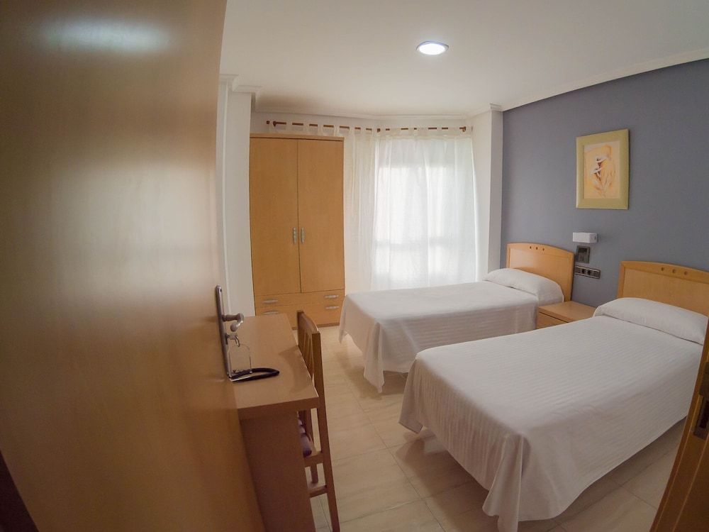 Hostal Meseguer Twin Room 8