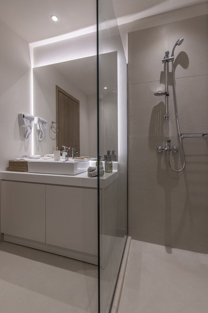 Gallery Suites & Residences, Piraeus Classic Room 4