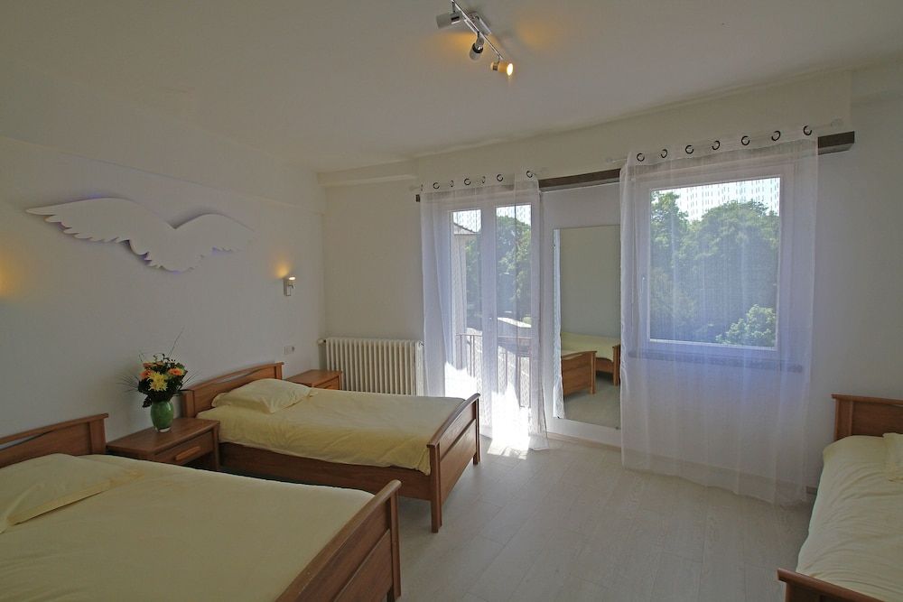 Champ'Alsace Centre Triple Room 4