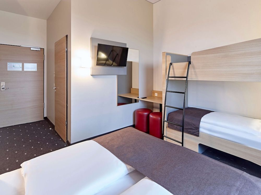 B&B Hotel Köln-Troisdorf Quadruple Room 2