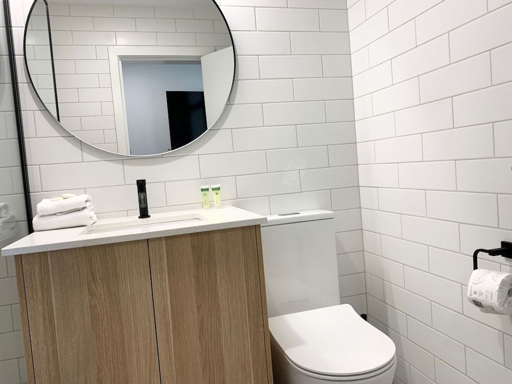 The Osmond Motel & Apartments Premier King Room - Non pet friendly 5