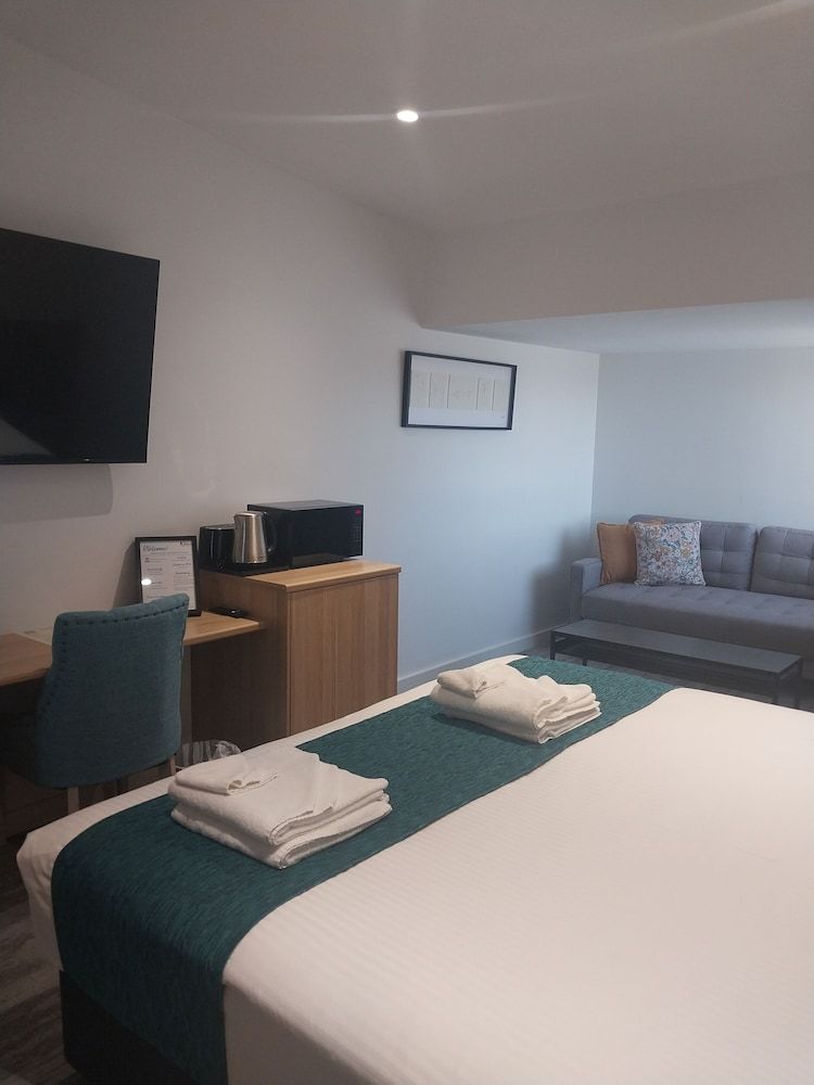 The Osmond Motel & Apartments Premier King Room - Non pet friendly 2