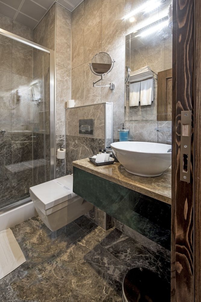 Perapolis Hotel Standard Double Room, 1 King Bed 11