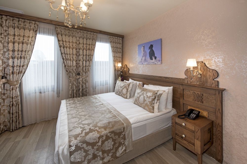 Perapolis Hotel Standard Double Room, 1 King Bed 4