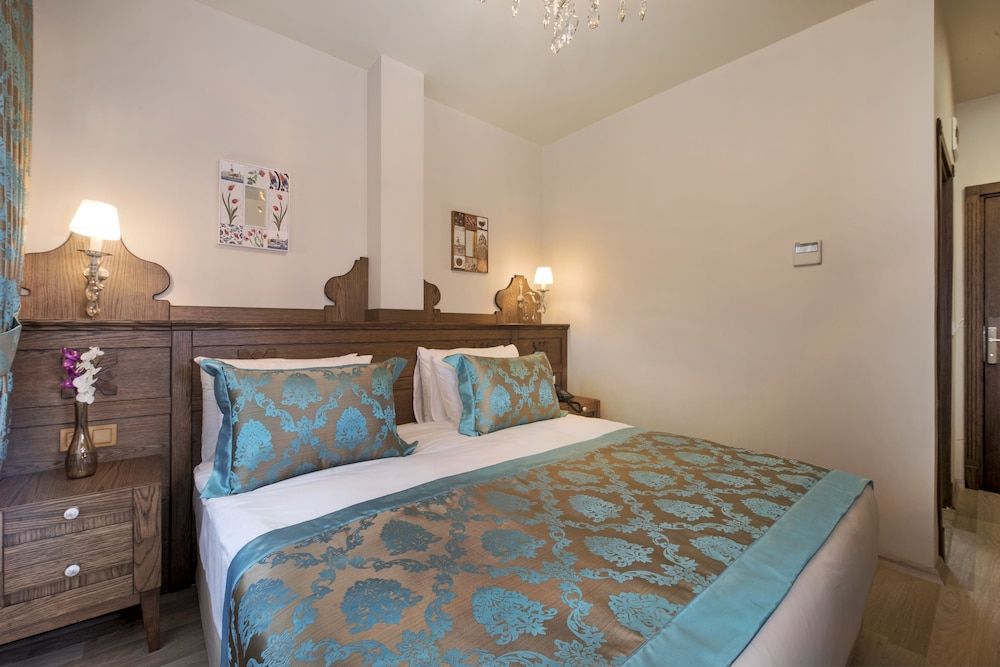 Perapolis Hotel Standard Double Room, 1 King Bed 3