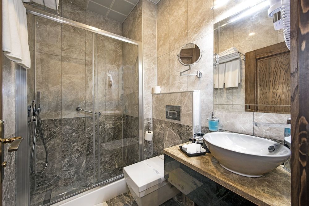 Perapolis Hotel Standard Double Room, 1 King Bed 9