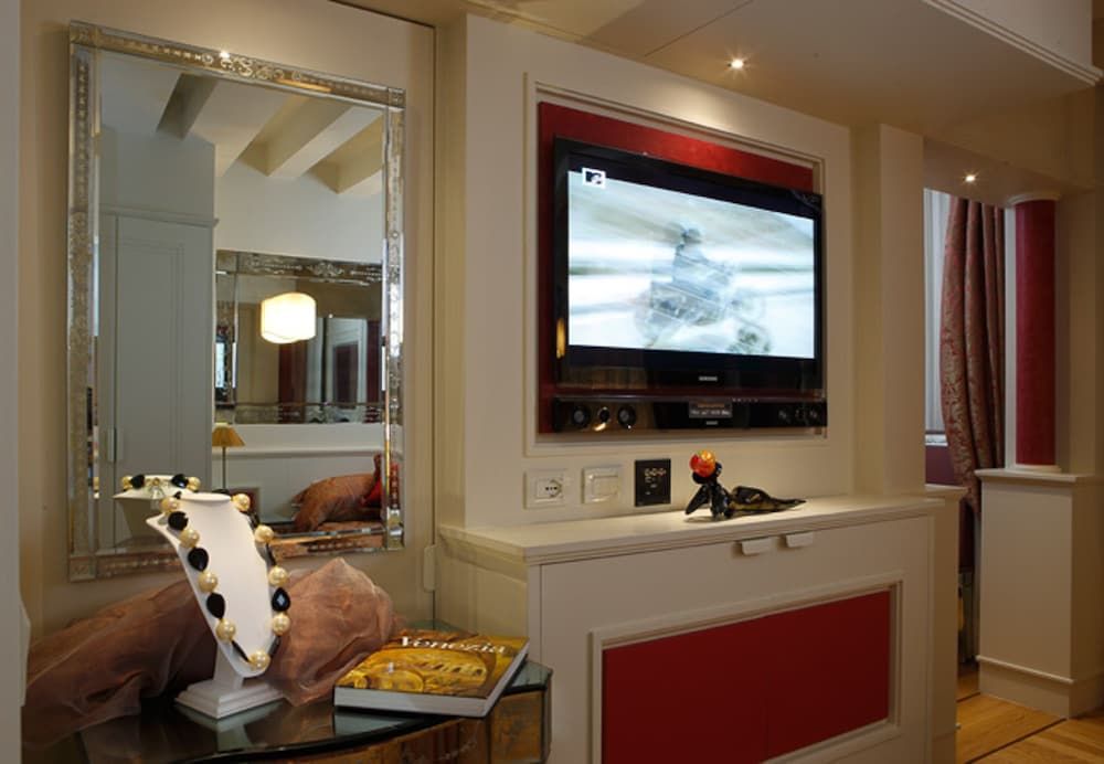 Canaletto Luxury Suites - San Marco Luxury Deluxe Suite (St. Mark View) 4