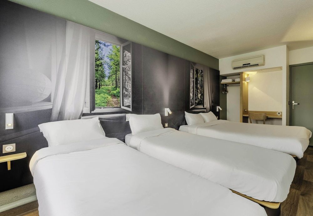 B&B HOTEL Cambrai Quadruple Room 3