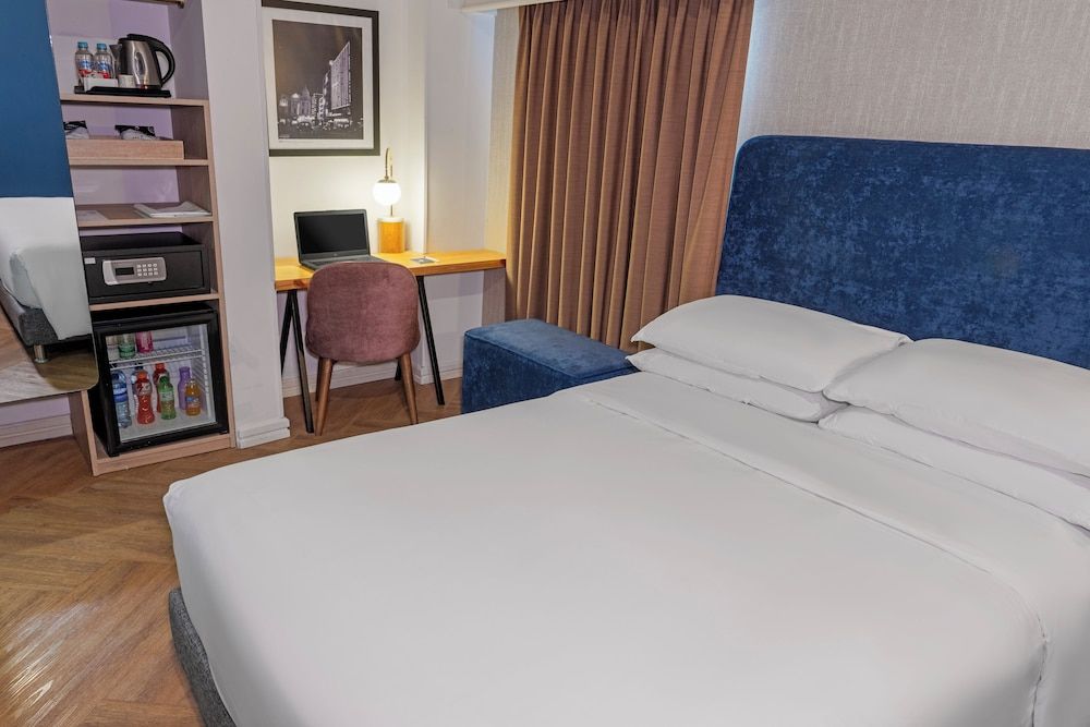 Room, 1 Queen Bed, Non Smoking, Courtyard View