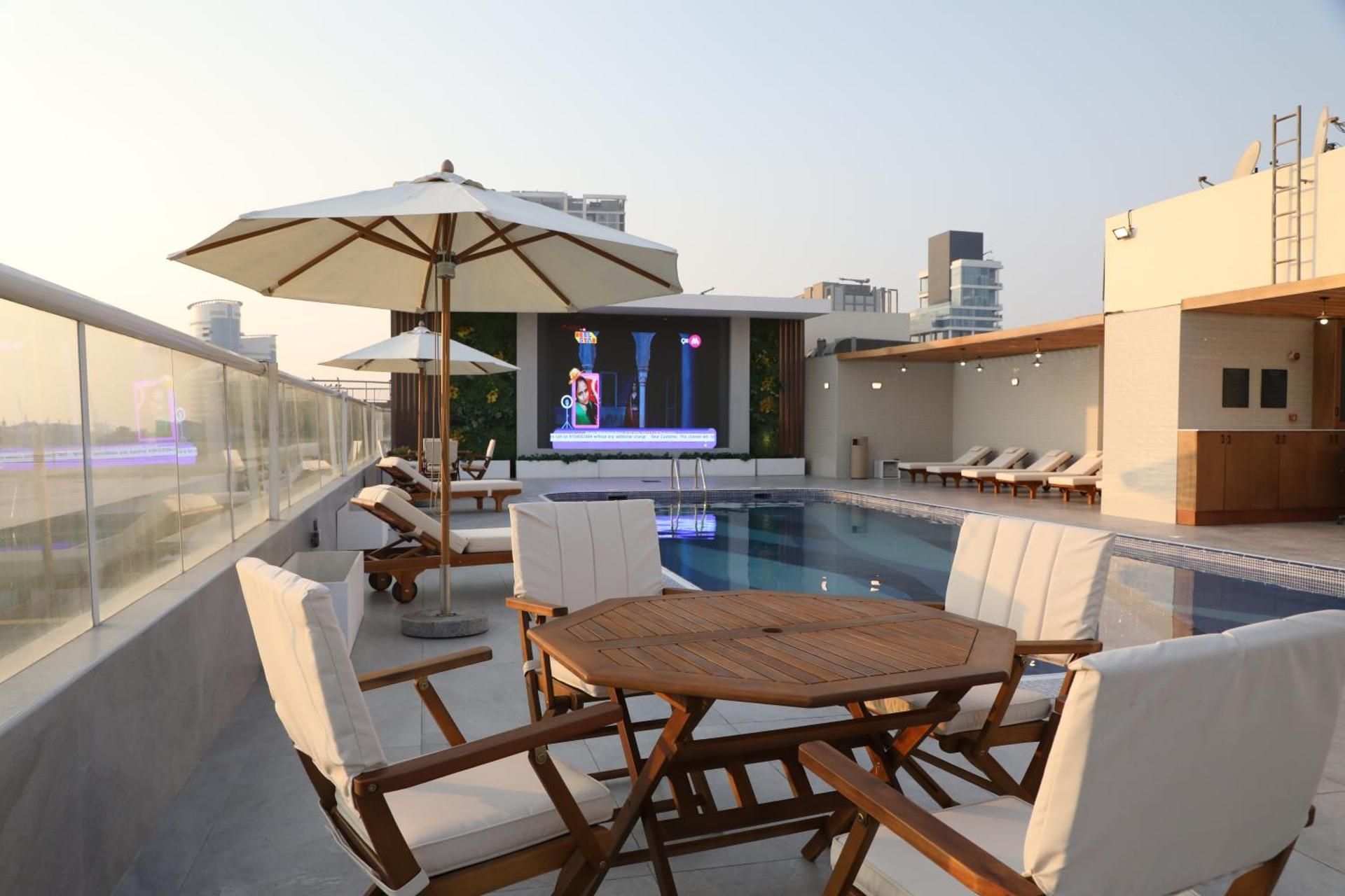 Wescott Plaza Hotel Apartments