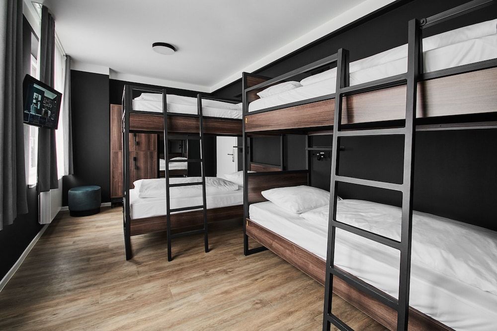 GRONERS Leipzig Quadruple Room 3