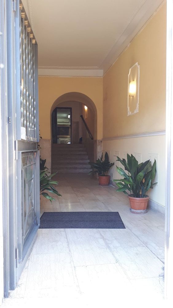 undefined Colosseo Rooms Imperial Rome 5