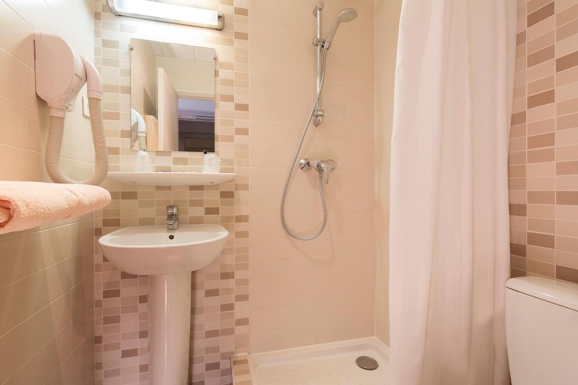 Hotel De La Cite Rougemont 2 Connecting Rooms 3