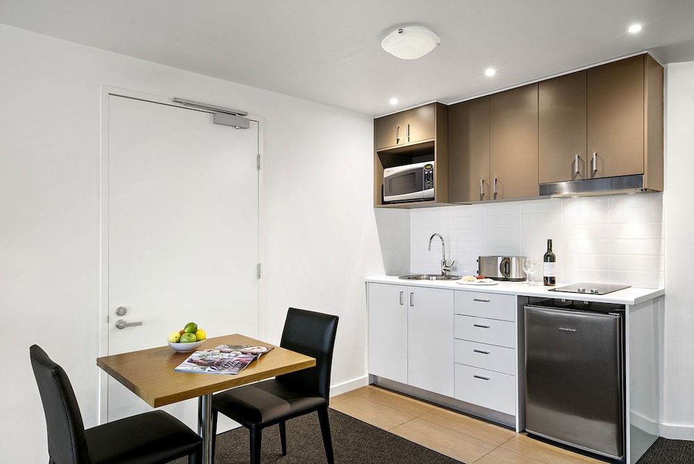 Quest Cheltenham Studio Apartment 5