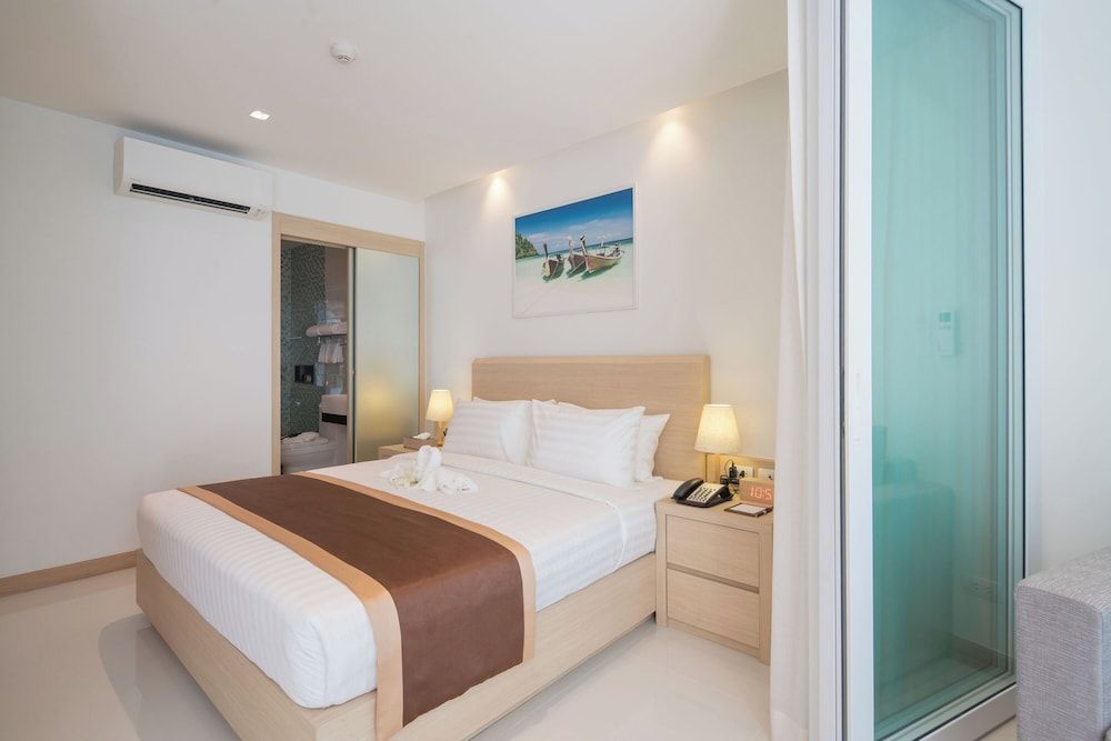 Suite, 1 Bedroom, Partial Sea View