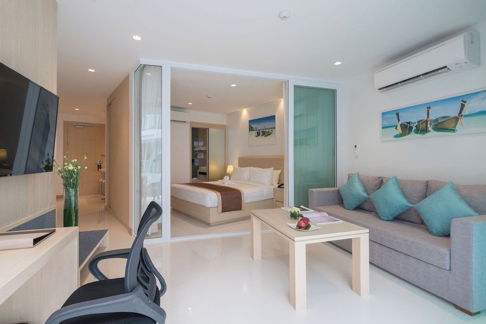 Suite, 1 Bedroom, Partial Sea View