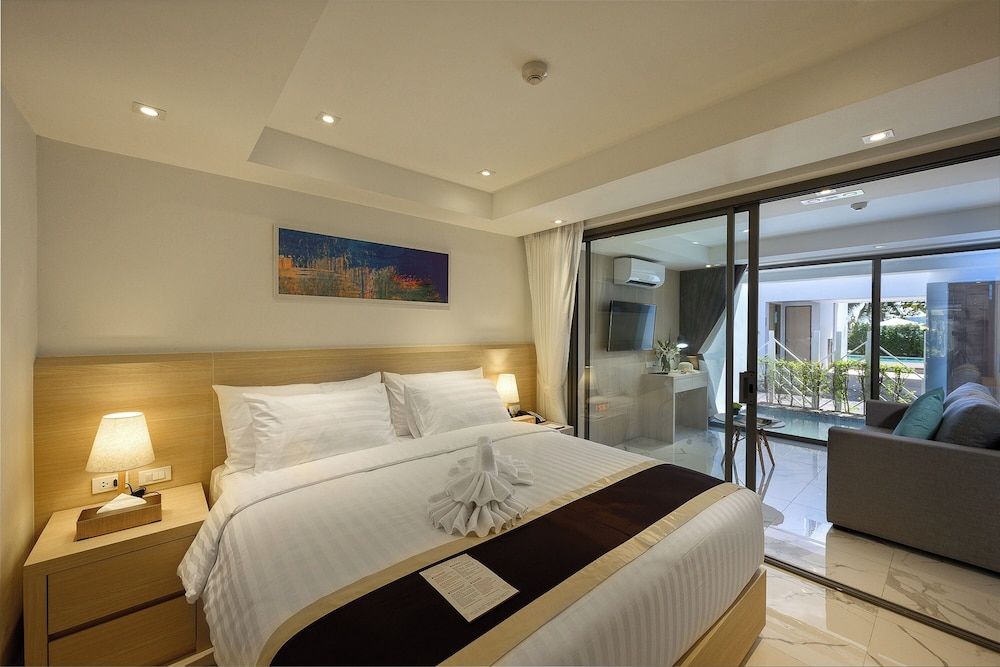 Exclusive Suite Pool Suite