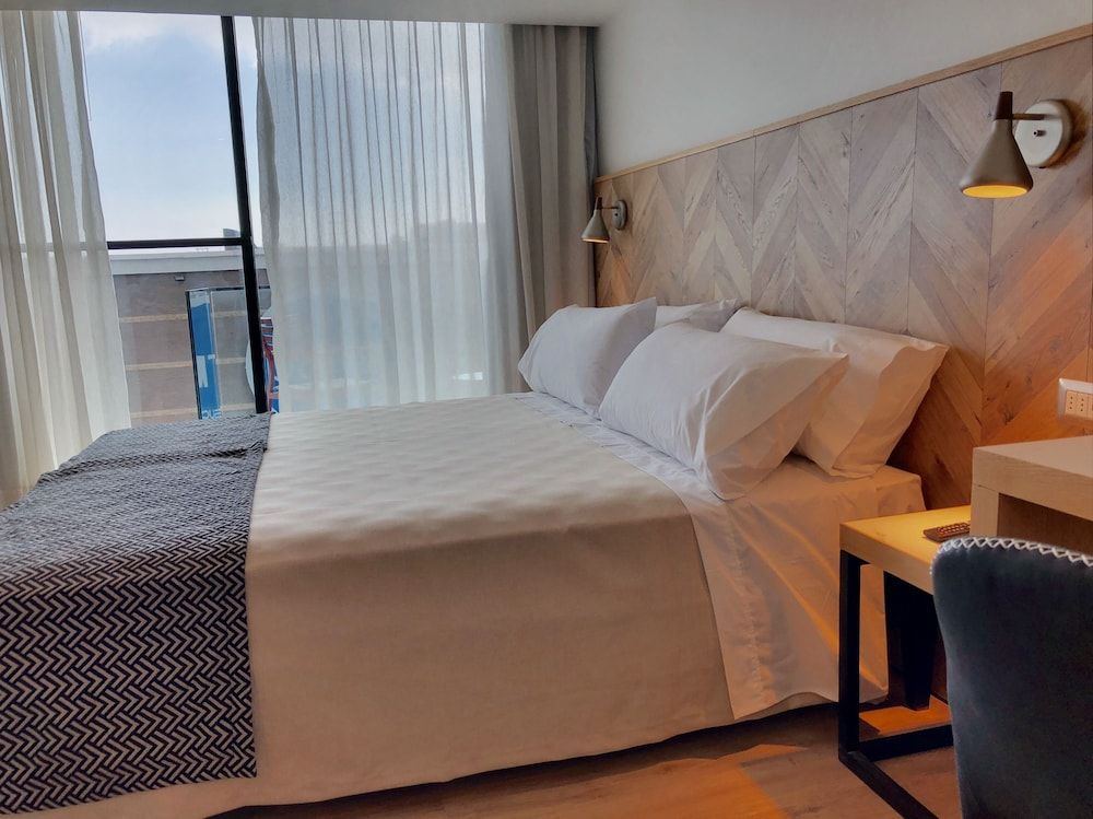 Executive, King, Beach or City View