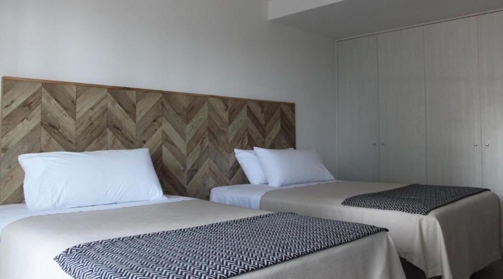 Executive, 1 Twin, Beach or City View