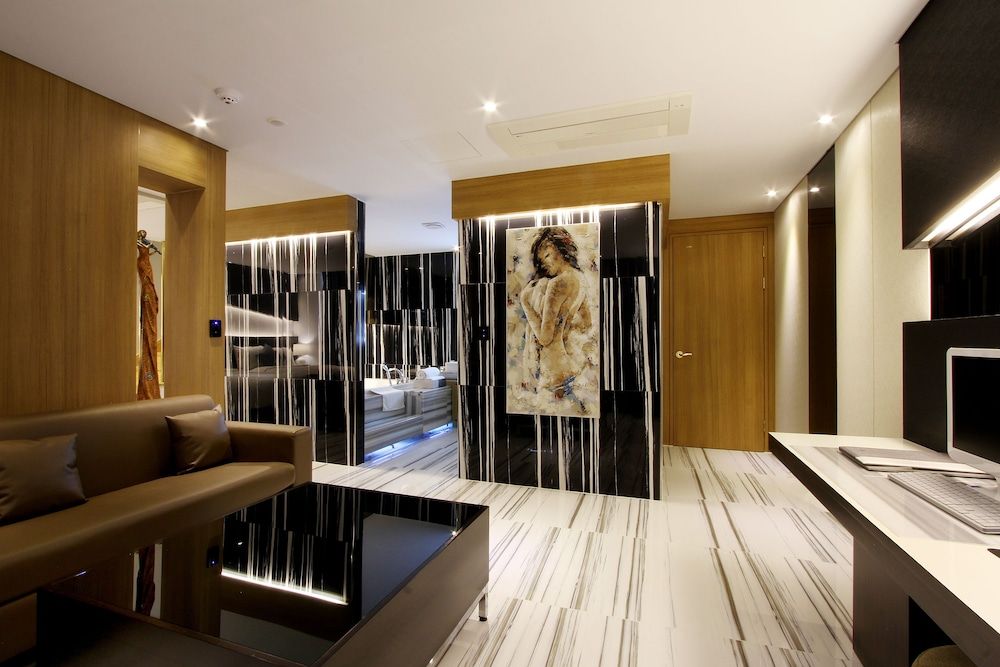 Royal Prime Hotel Suite 8