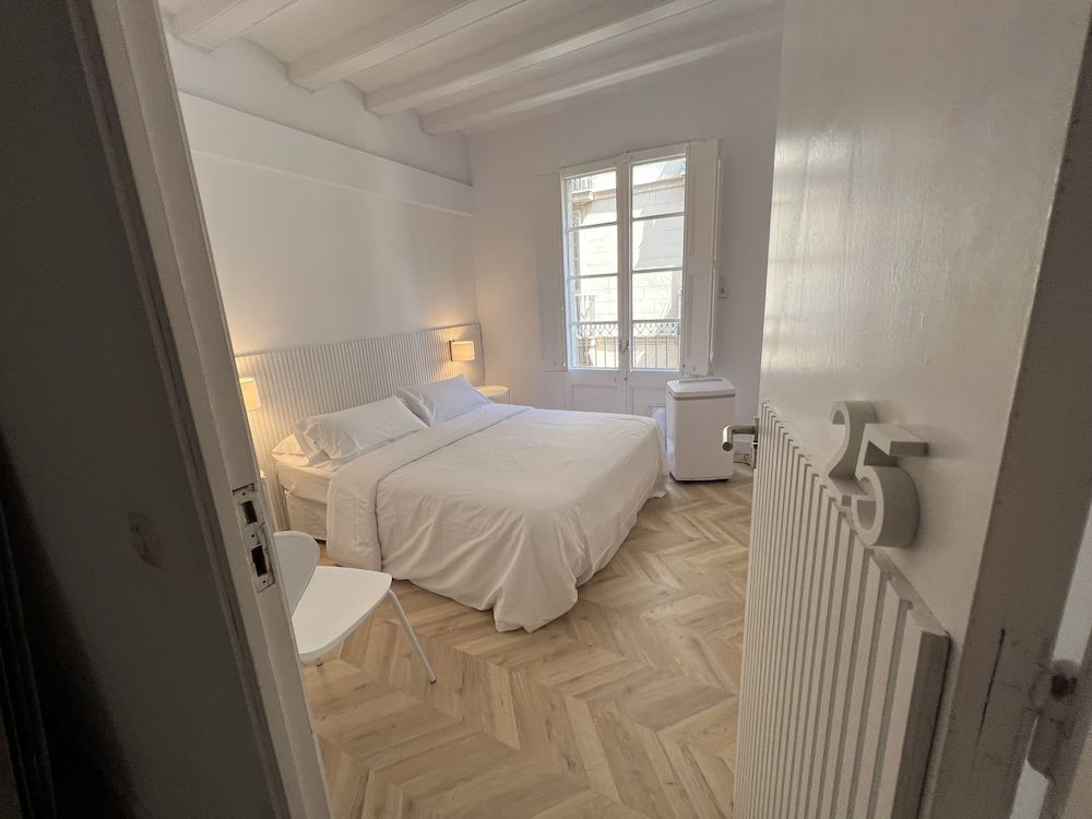 THE MO HOUSE GOTIC Business Room, Shared Bathroom 5