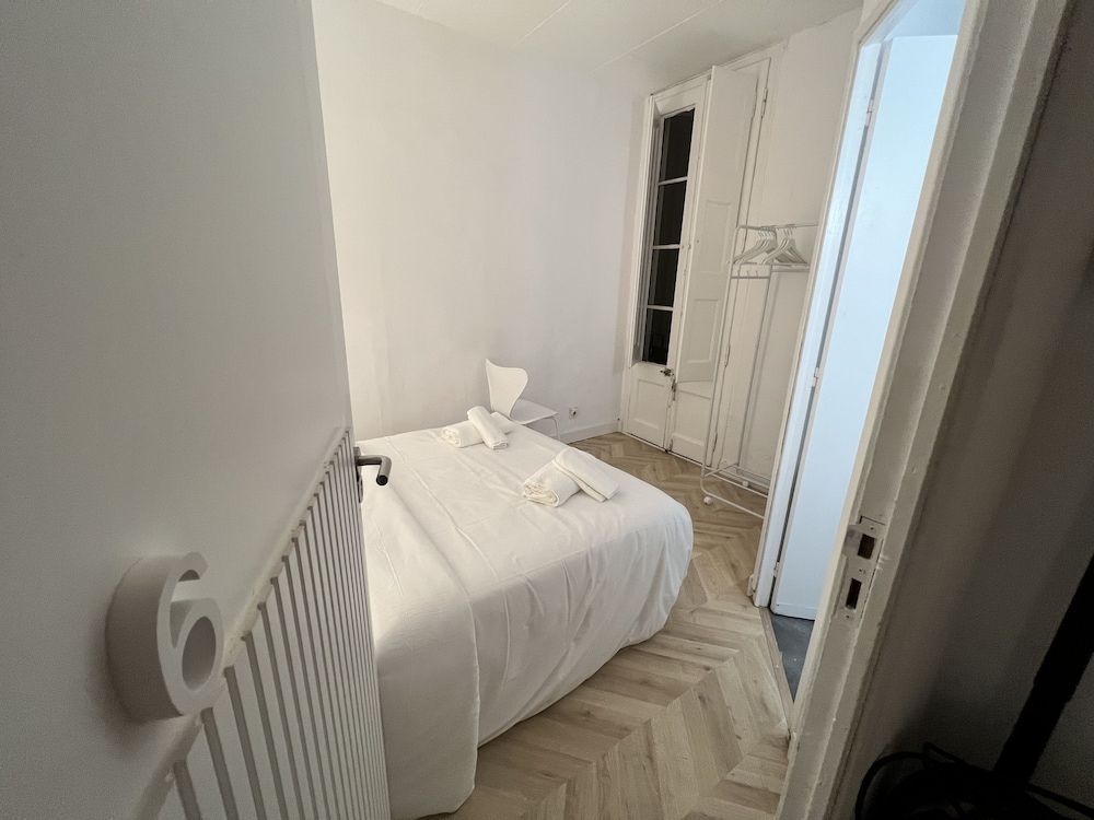 undefined THE MO HOUSE GOTIC 8