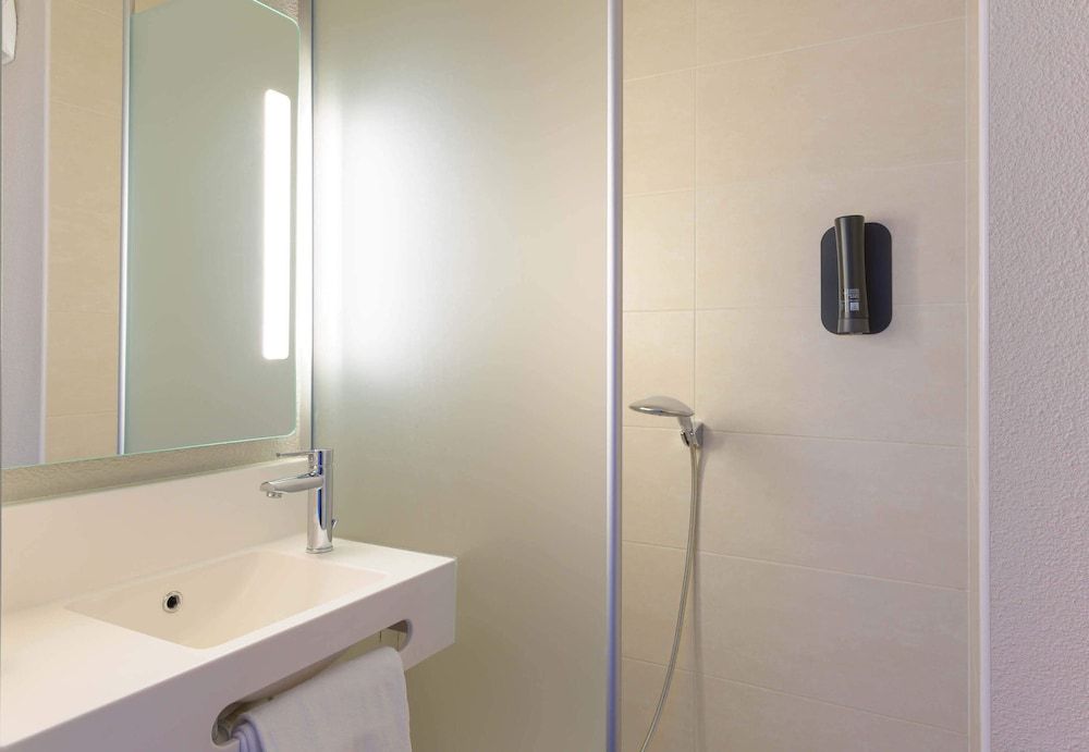 B&B HOTEL MEAUX Double Room, Non Smoking 10