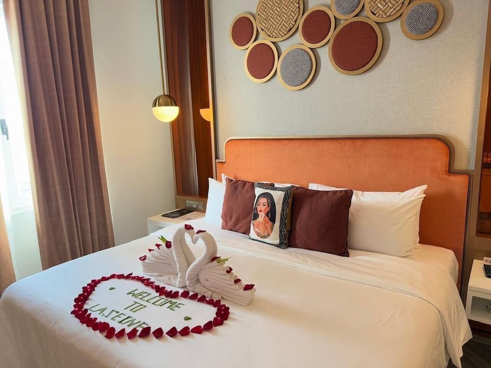 La Seine Hotel Deluxe River View Room 2