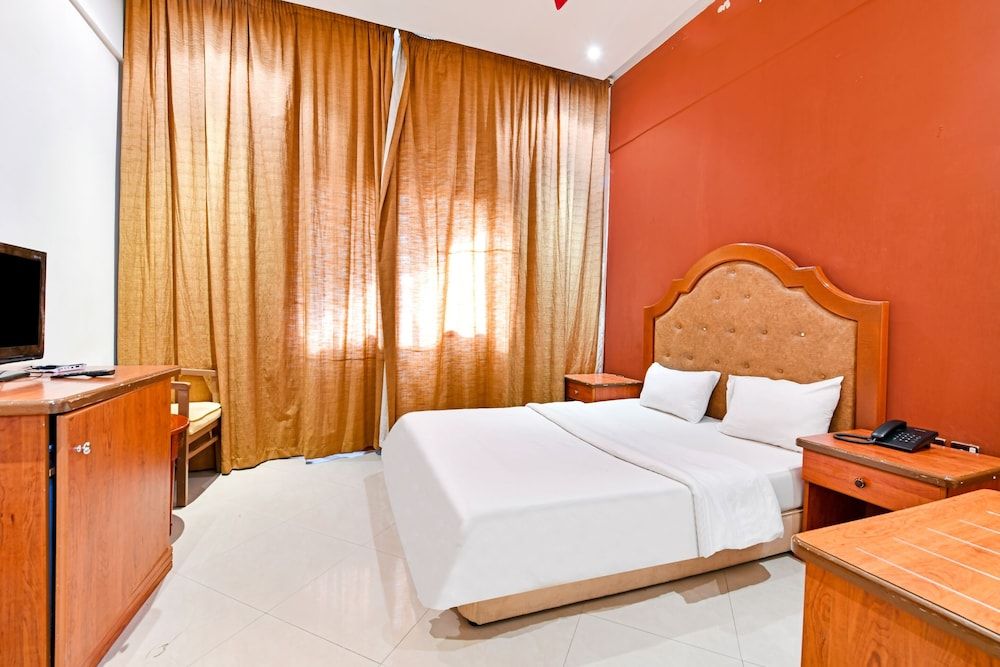undefined OYO 118 Revira Hotel 8