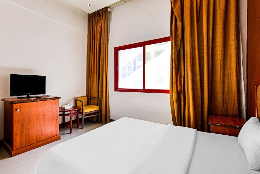 undefined OYO 118 Revira Hotel 10