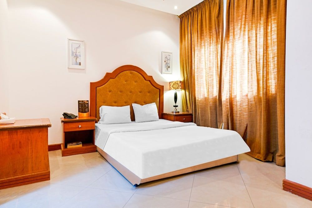 undefined OYO 118 Revira Hotel 3