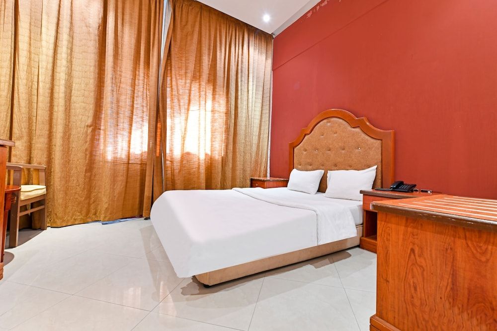 undefined OYO 118 Revira Hotel 2