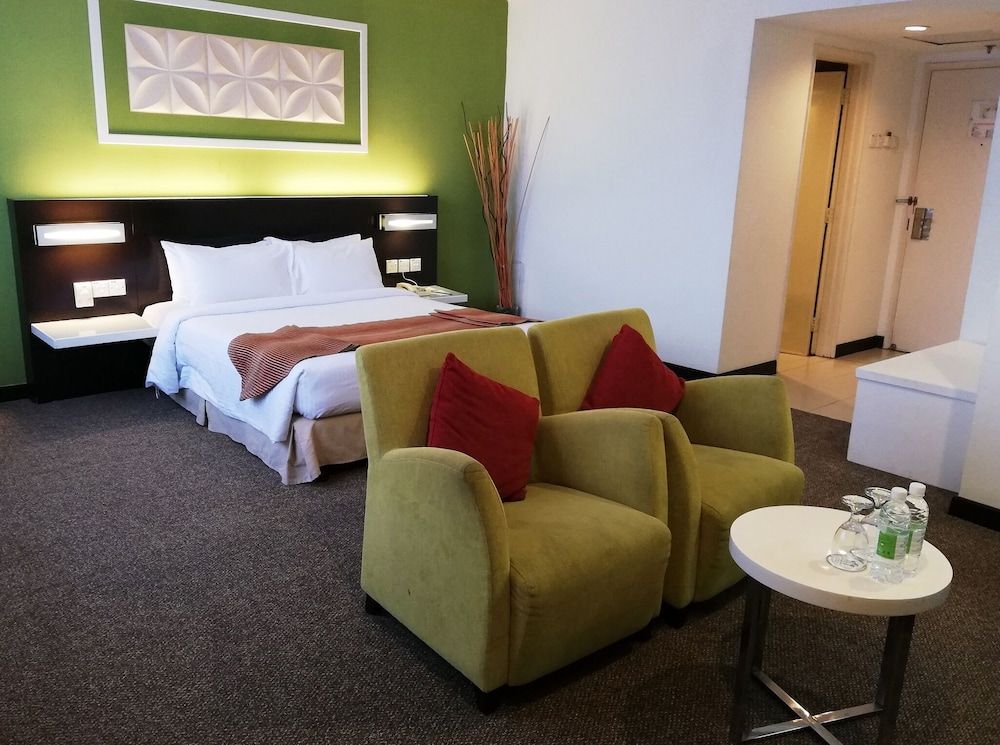 Junior Studio Suite