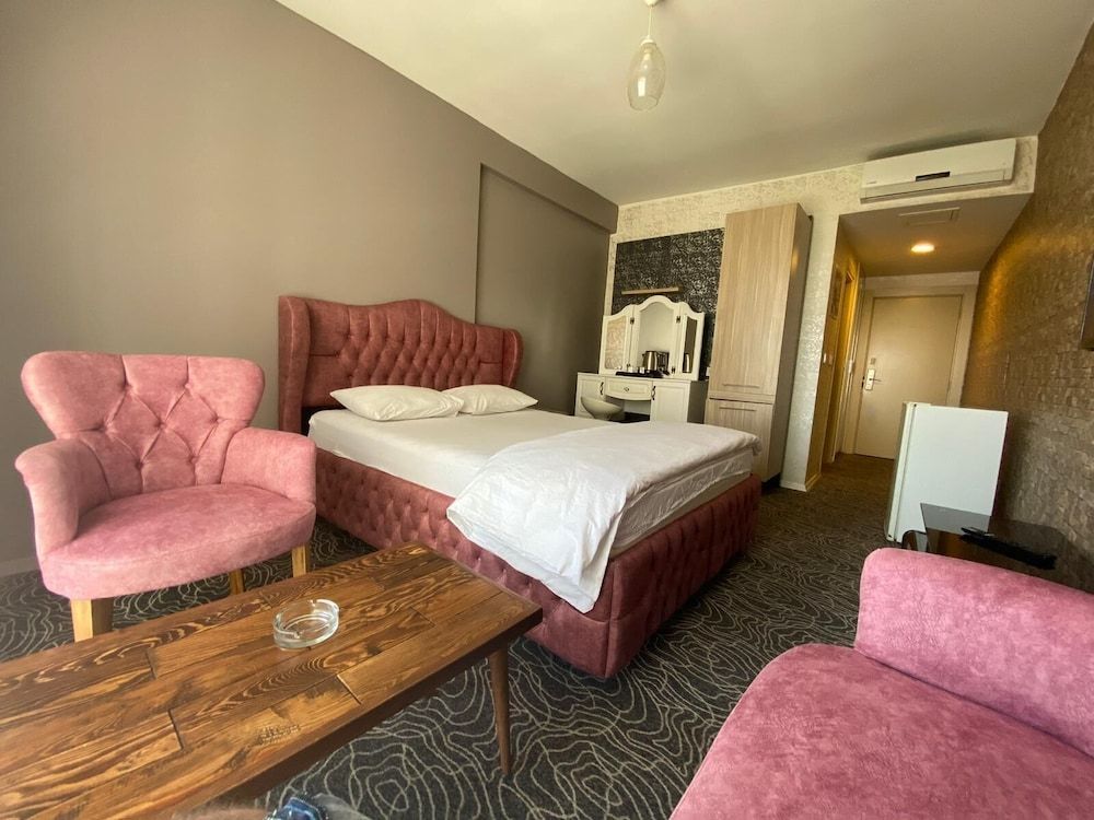 undefined Pin Suites 10