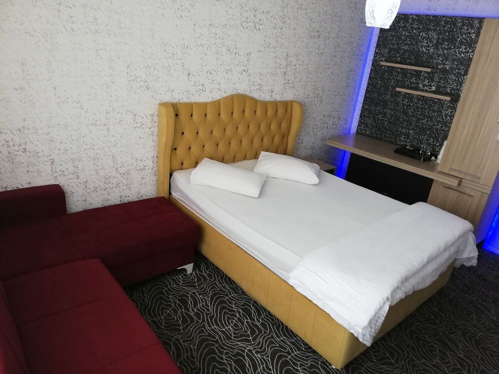 undefined Pin Suites 3