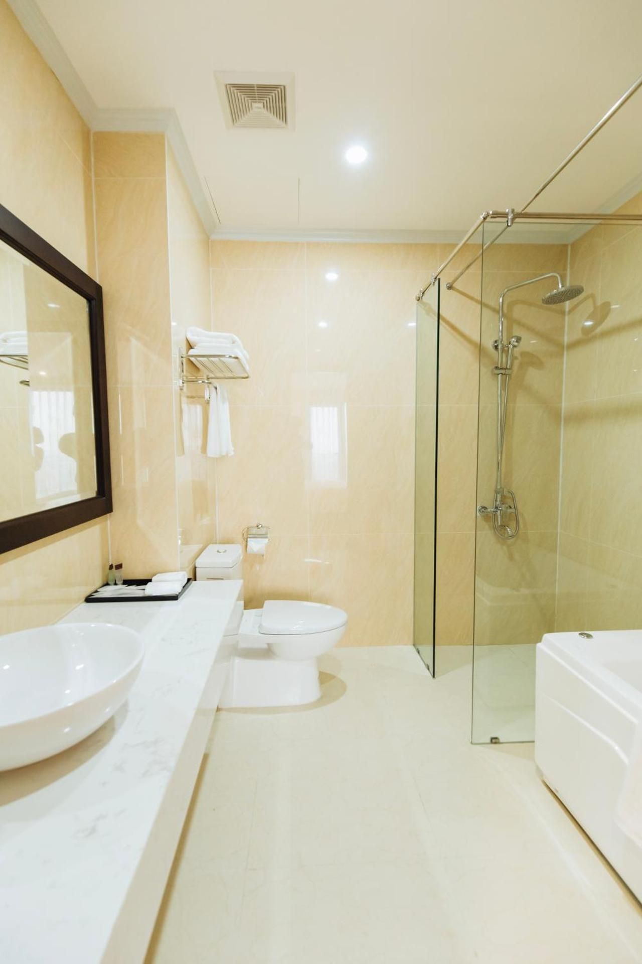 undefined Paragon Noi Bai Hotel and Pool 5