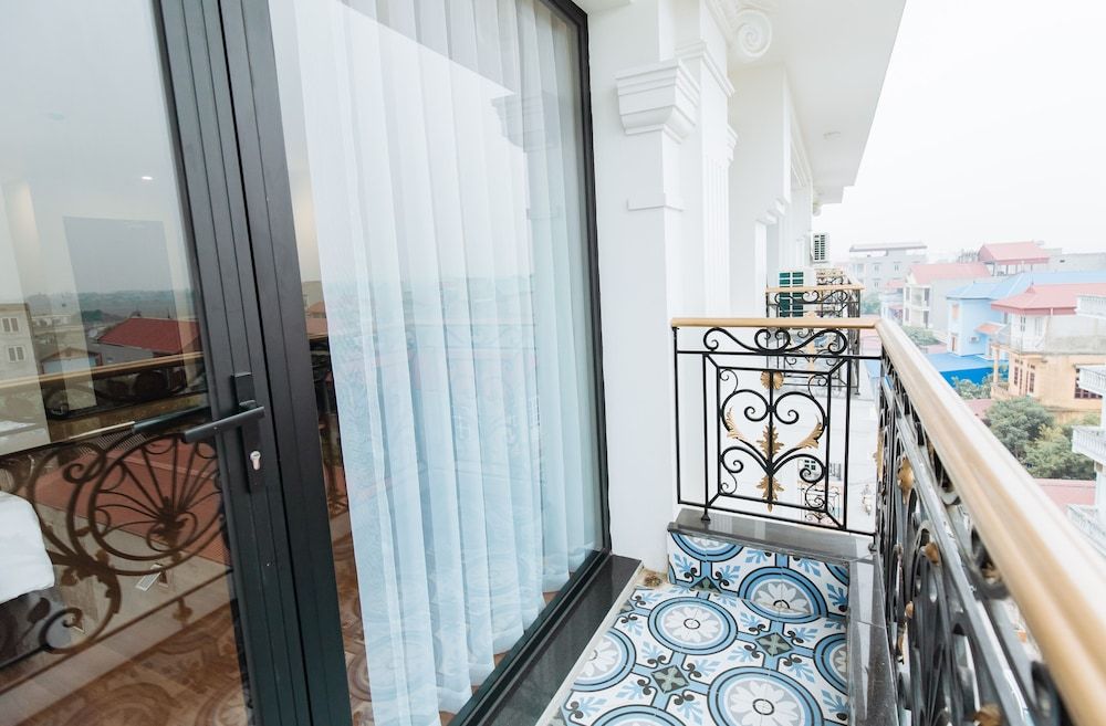 Paragon Noi Bai Hotel and Pool Suite, Balcony 4