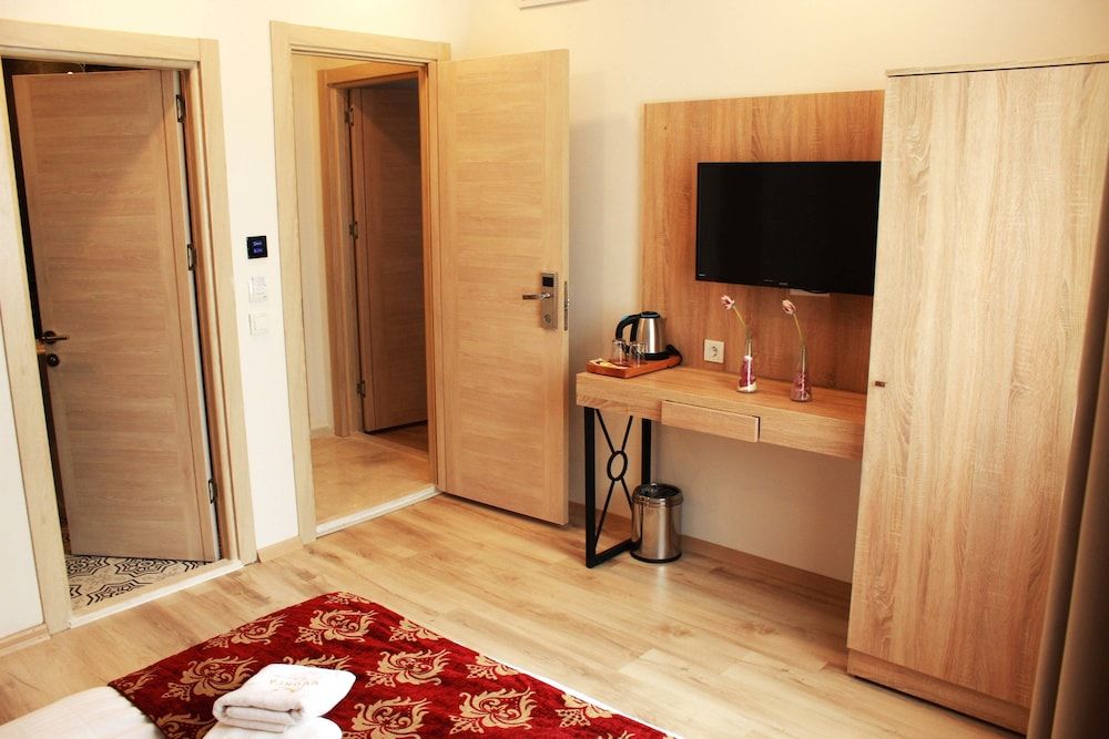 The Laila Hotel Standard Double Room, City View 8