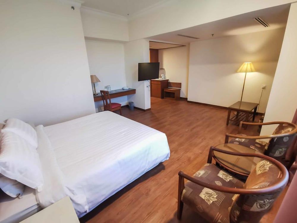 Crystal Crown Hotel Harbour View Junior Suite