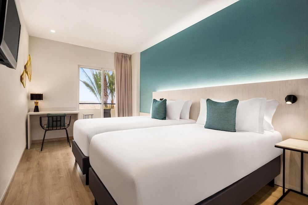 Deluxe Room, 2 Twin Beds, Sea View