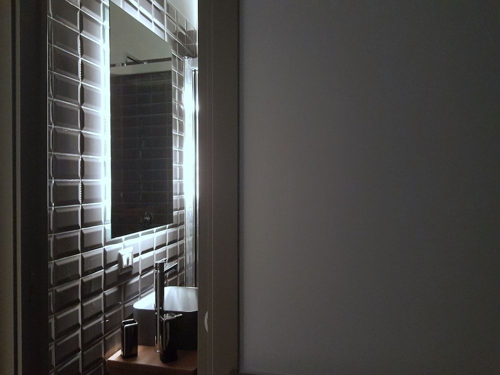 Cloister Inn Comfort Double Room, Private Bathroom, City View (Munaciello) 3