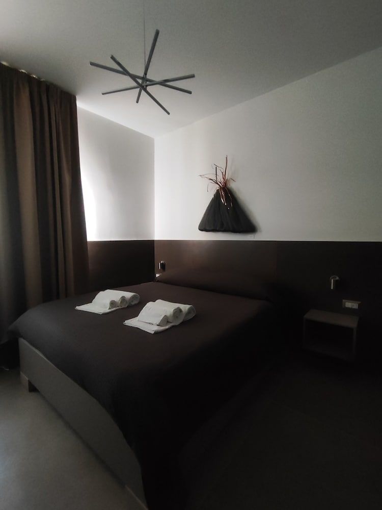 Cloister Inn Comfort Double Room, Private Bathroom, Courtyard View (Vesuvio) 2