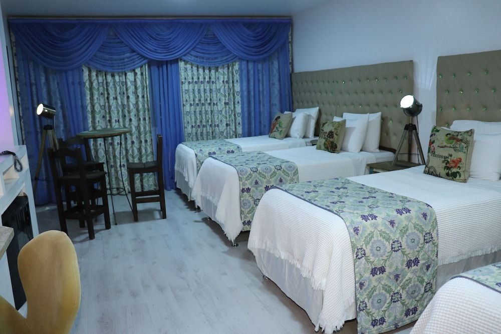 Hotel Luxsur Suite (3 people) 6