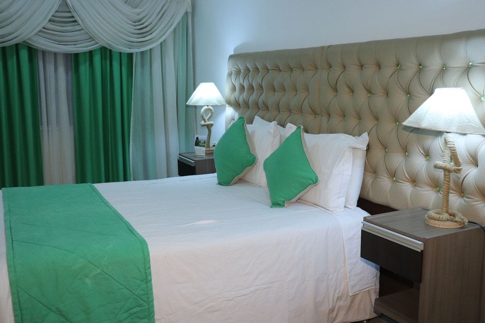 Hotel Luxsur Superior Single Room 4