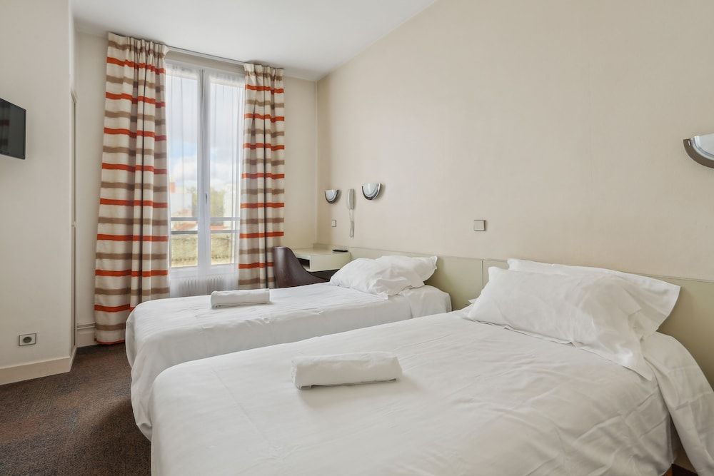 Hôtel Robespierre Standard Twin Room 4