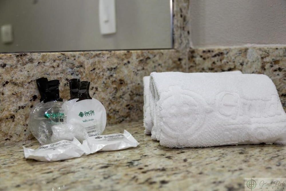 Grand Park Hotel Double Room 8