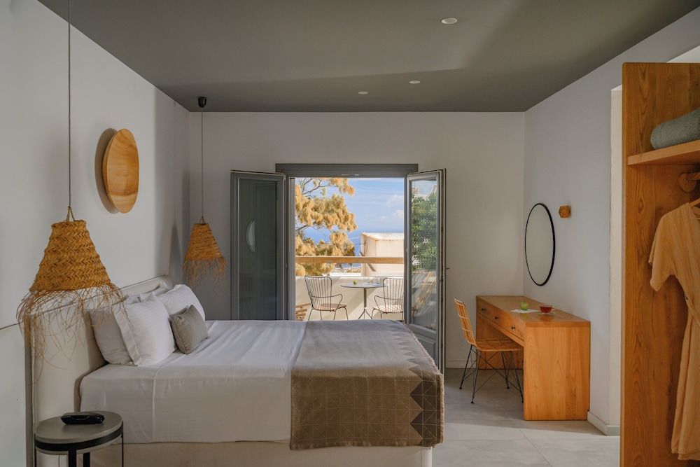 undefined Lemon Suites Santorini 3