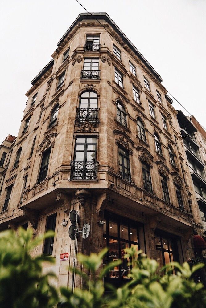 undefined GALATA M84 5