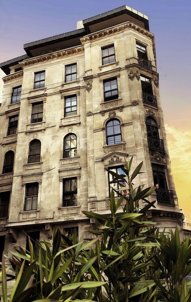 undefined GALATA M84 4