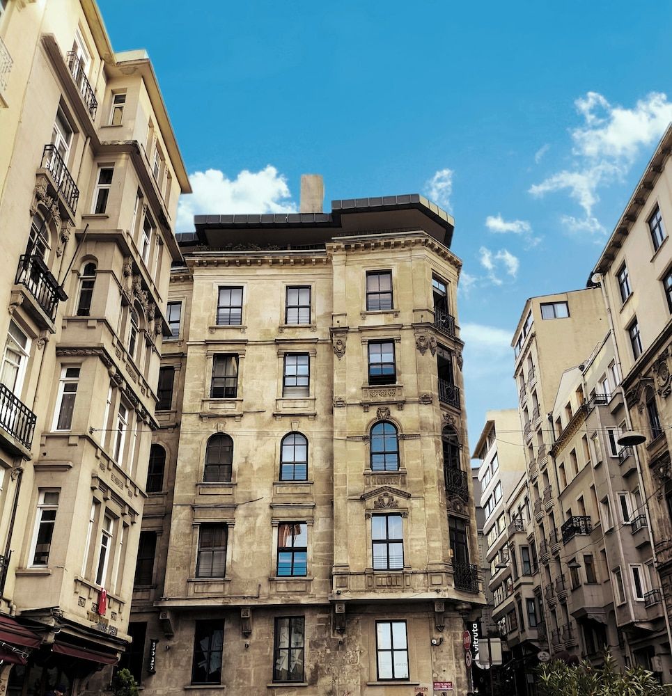 undefined GALATA M84 2